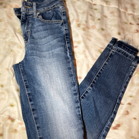 GUESS 1981 Skinny Jeans - Picture 3 of 4